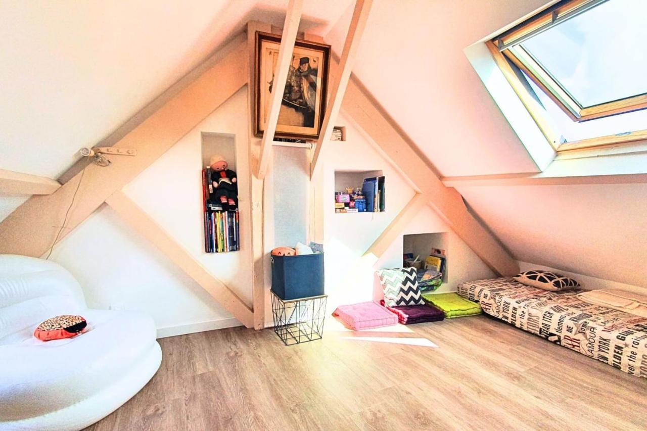 Spacious Cocoon Near The Sea